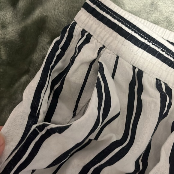 H&M White Striped Shorts - Picture 2 of 4